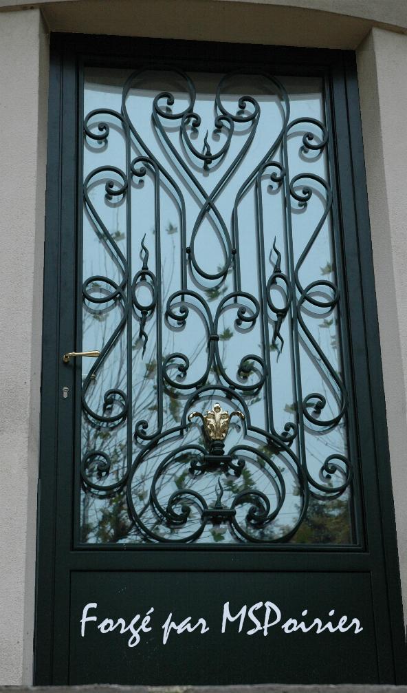 porte d'entree en fer forg&eacute; Louis XV